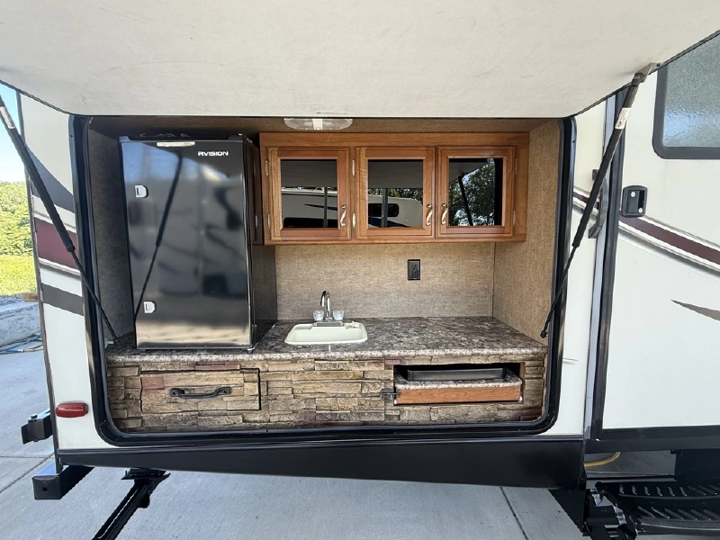 2016 FOREST RIVER TRACER ULTRA LITE EXECUTIVE 3150BHD