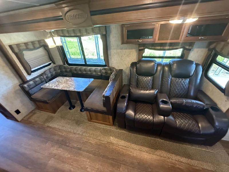2016 FOREST RIVER TRACER ULTRA LITE EXECUTIVE 3150BHD