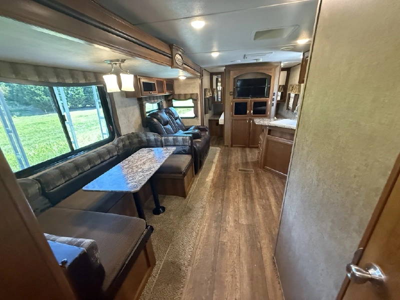 2016 FOREST RIVER TRACER ULTRA LITE EXECUTIVE 3150BHD