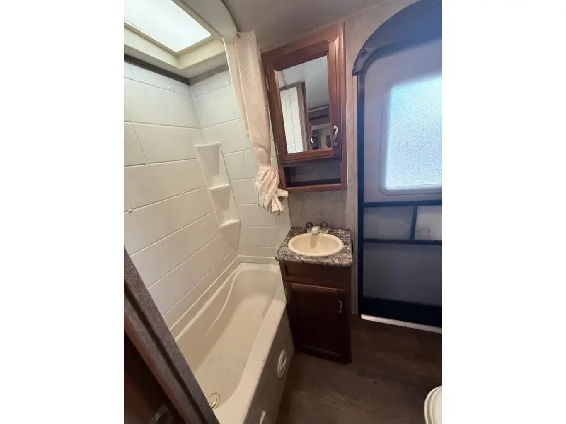 2016 FOREST RIVER TRACER ULTRA LITE EXECUTIVE 3150BHD