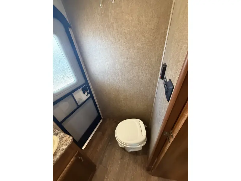 2016 FOREST RIVER TRACER ULTRA LITE EXECUTIVE 3150BHD