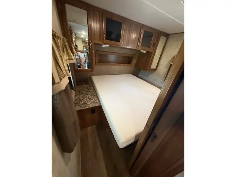 2016 FOREST RIVER TRACER ULTRA LITE EXECUTIVE 3150BHD