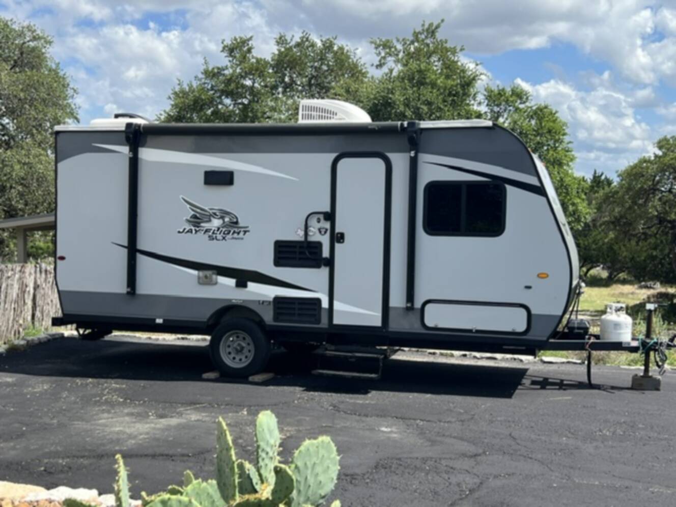 A photo of this 2021 Jayco JAY FLIGHT SLX 184BS