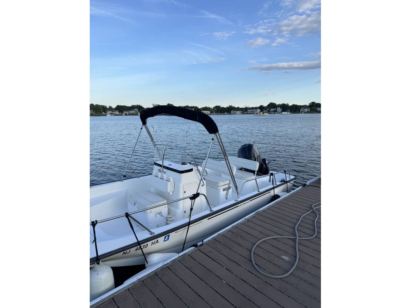 A photo of this 2007 Boston Whaler 190 Montauk