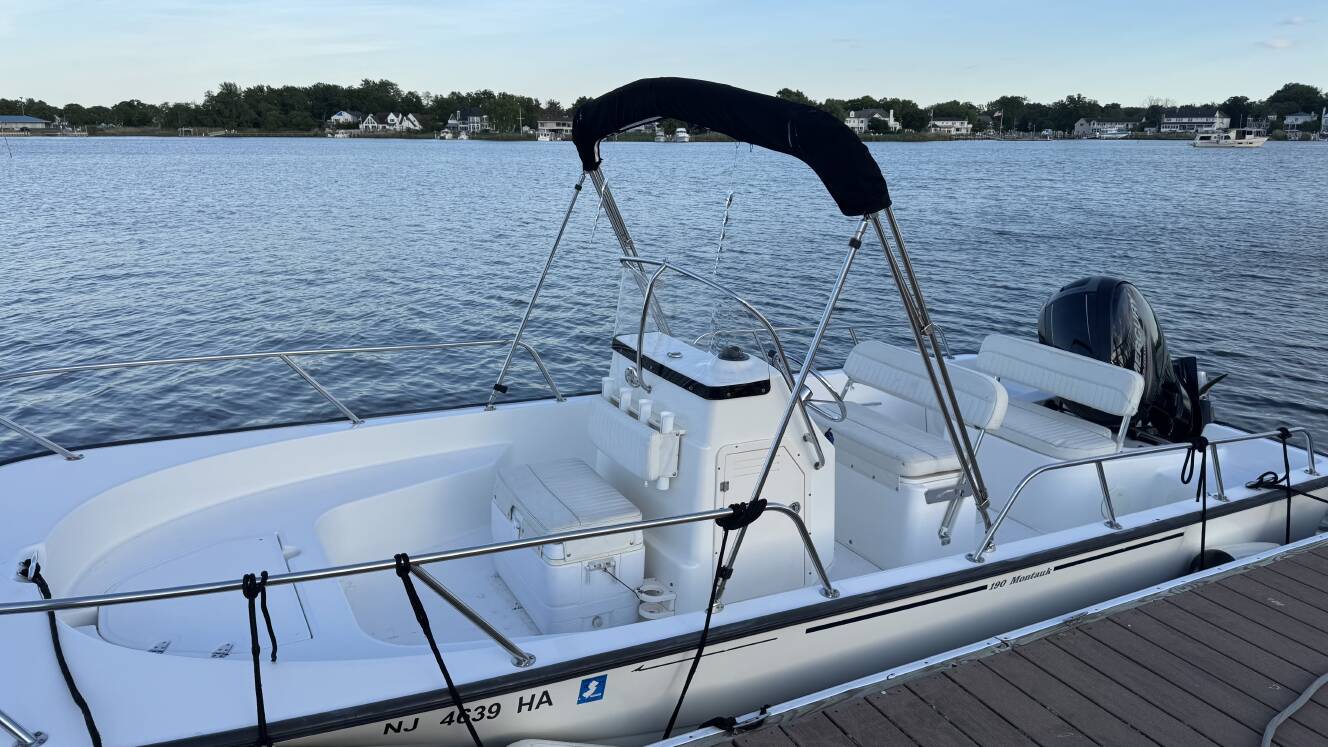 A photo of this 2007 Boston Whaler 190 Montauk