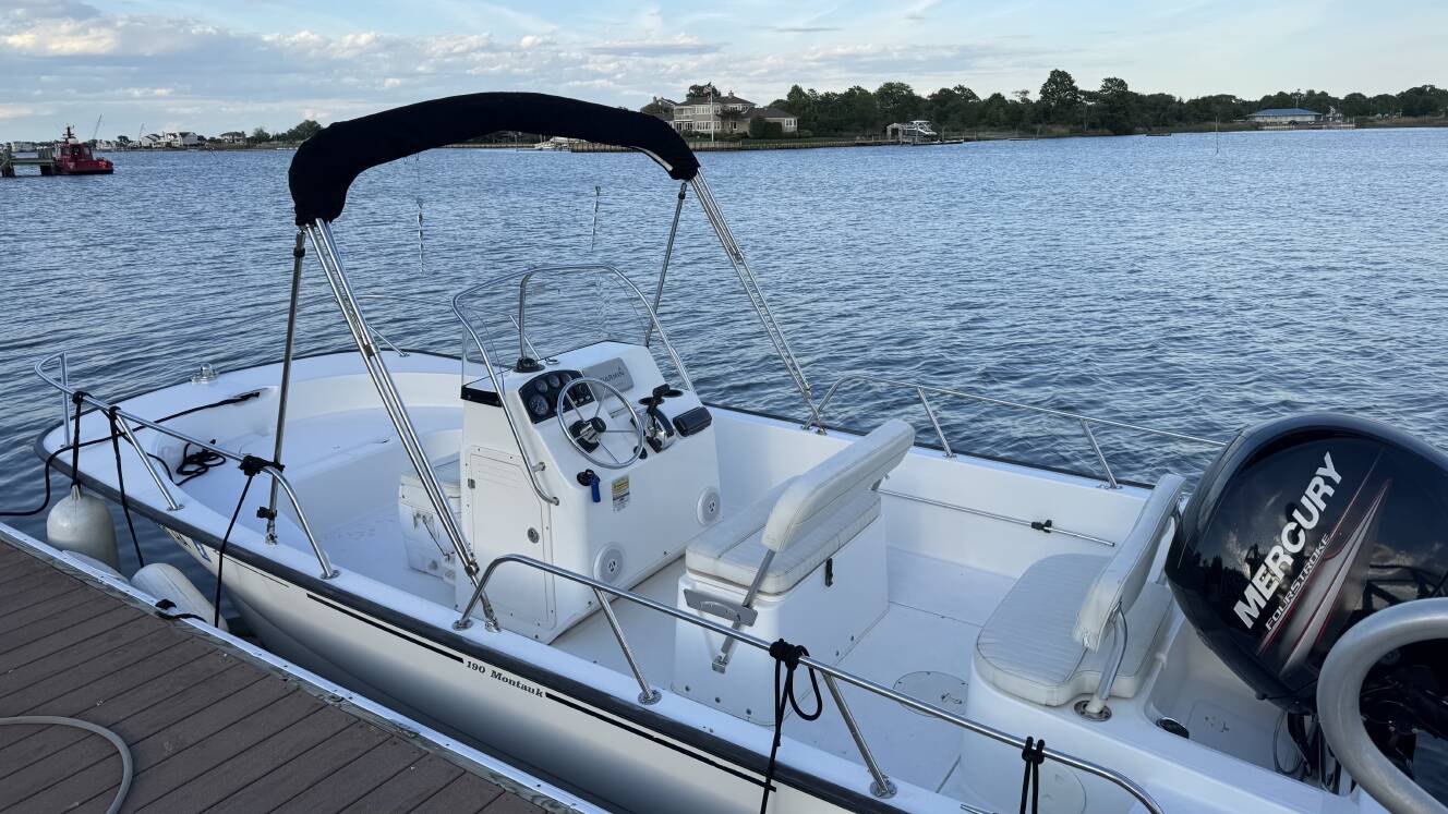 A photo of this 2007 Boston Whaler 190 Montauk