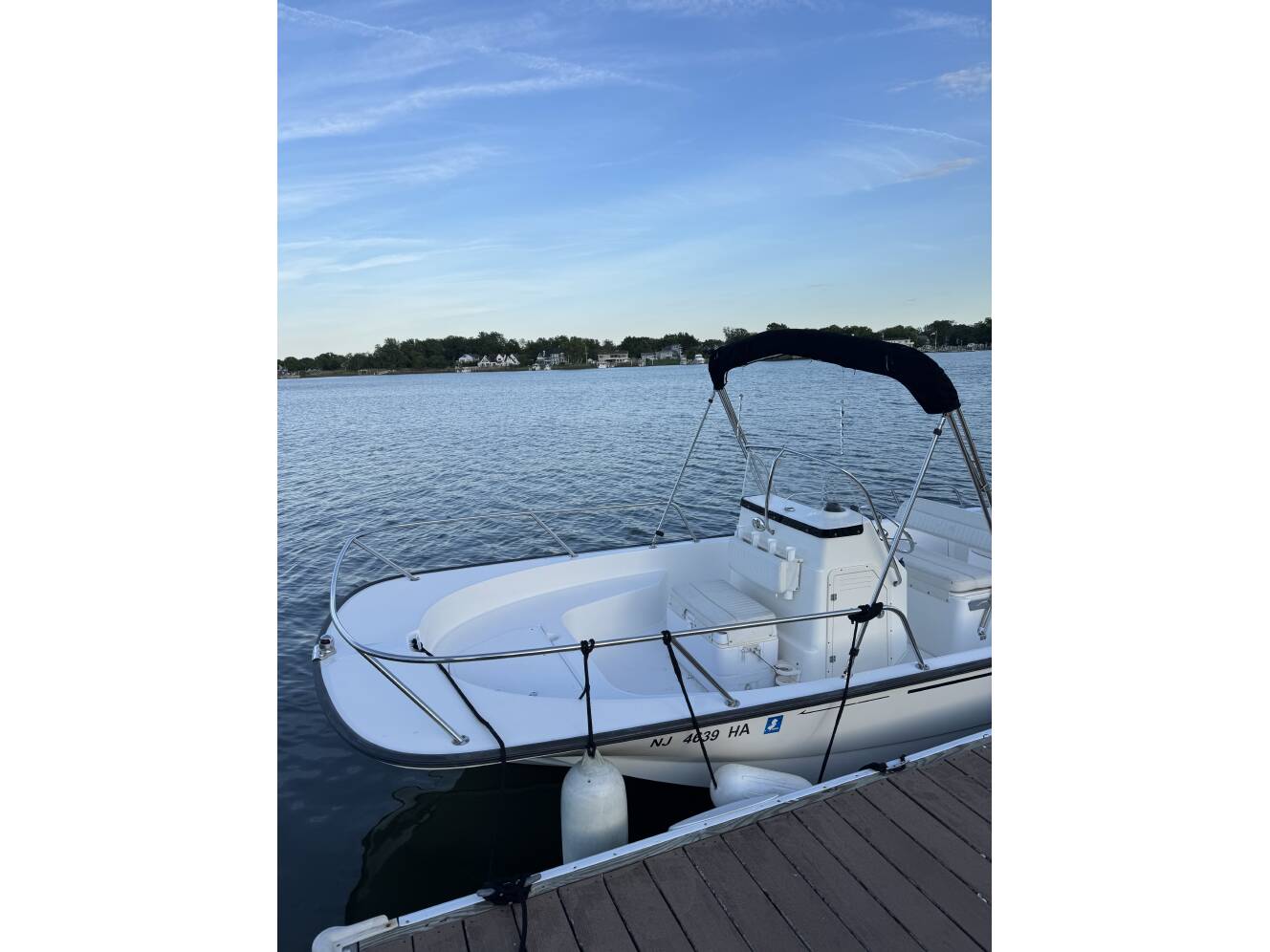 A photo of this 2007 Boston Whaler 190 Montauk