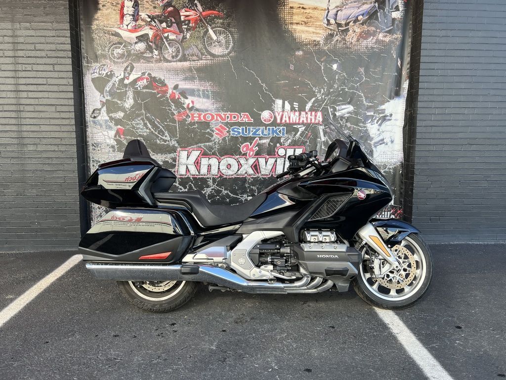 2019 Honda® Gold Wing Tour Darkness Black Metallic TOUR AUTOMATIC DCT in Knoxville, TN