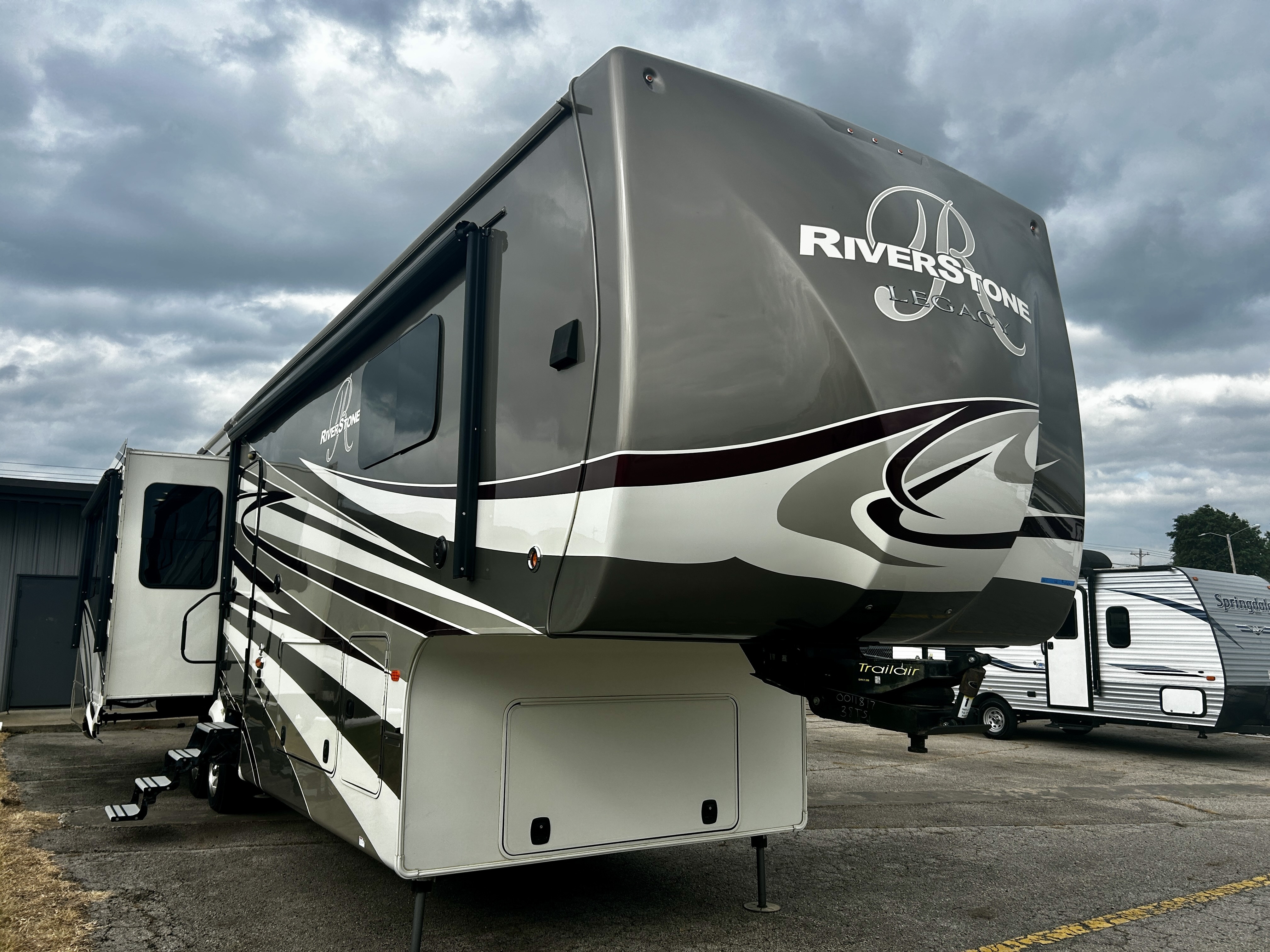 2017 Forest River RIVERSTONE 38TS in van buren AR