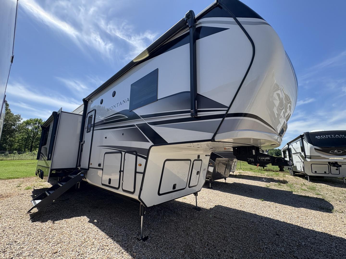2025 Keystone Montana 3915TB RV