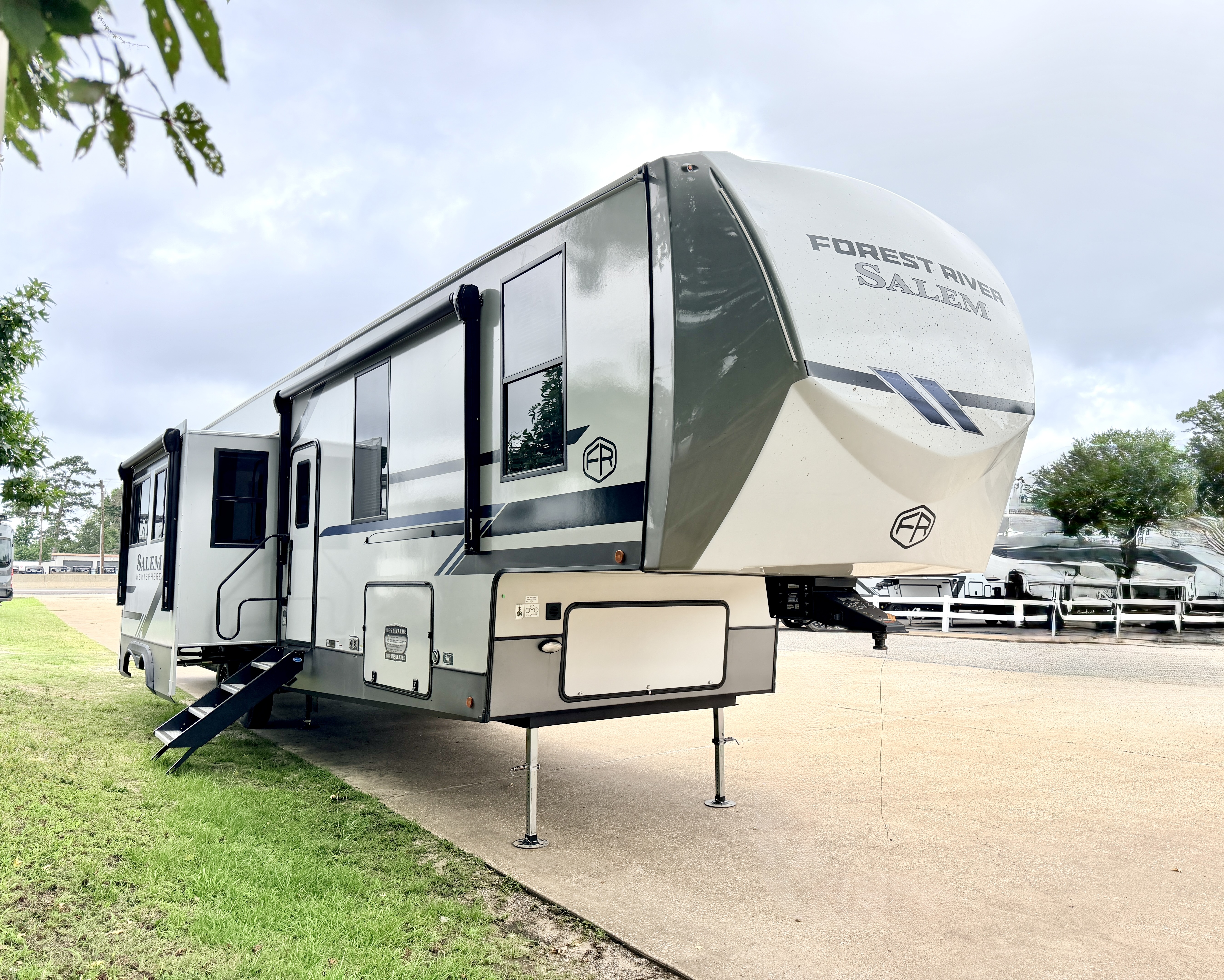 2026 Forest River SALEM HEMISPHERE 376FAM RV