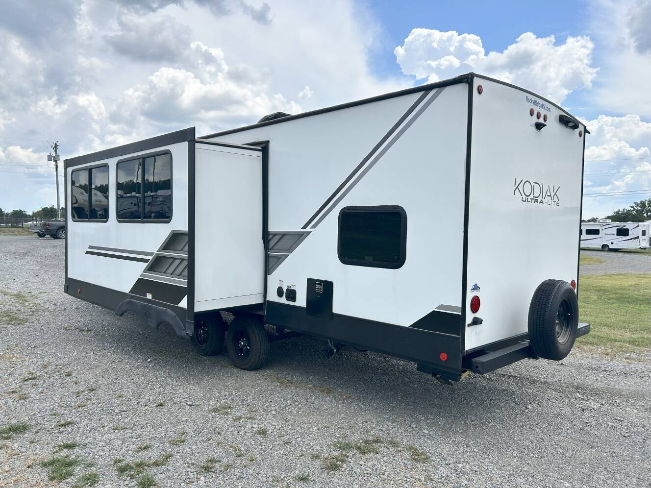 A photo of this 2022 Dutchmen KODIAK ULTRA LITE 283BHSL