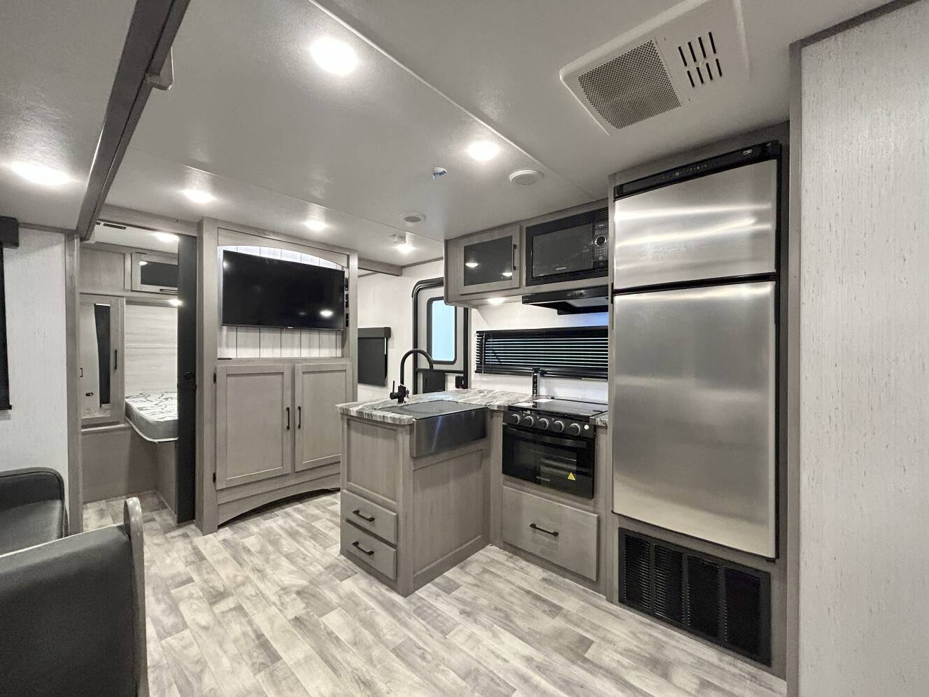 A photo of this 2022 Dutchmen KODIAK ULTRA LITE 283BHSL