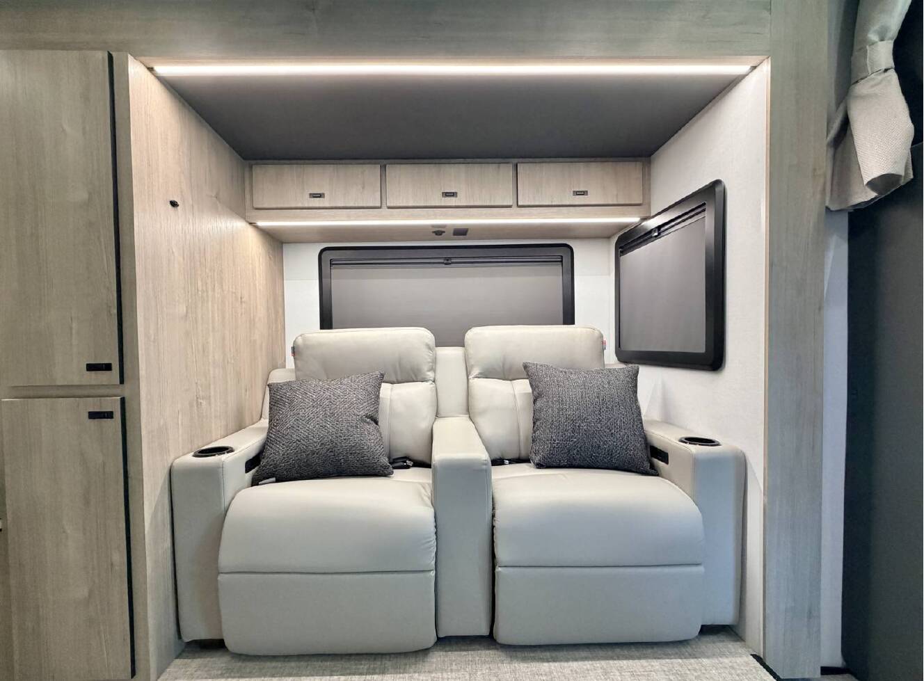 A photo of this 2026 Grand Design Lineage Series M 25FW