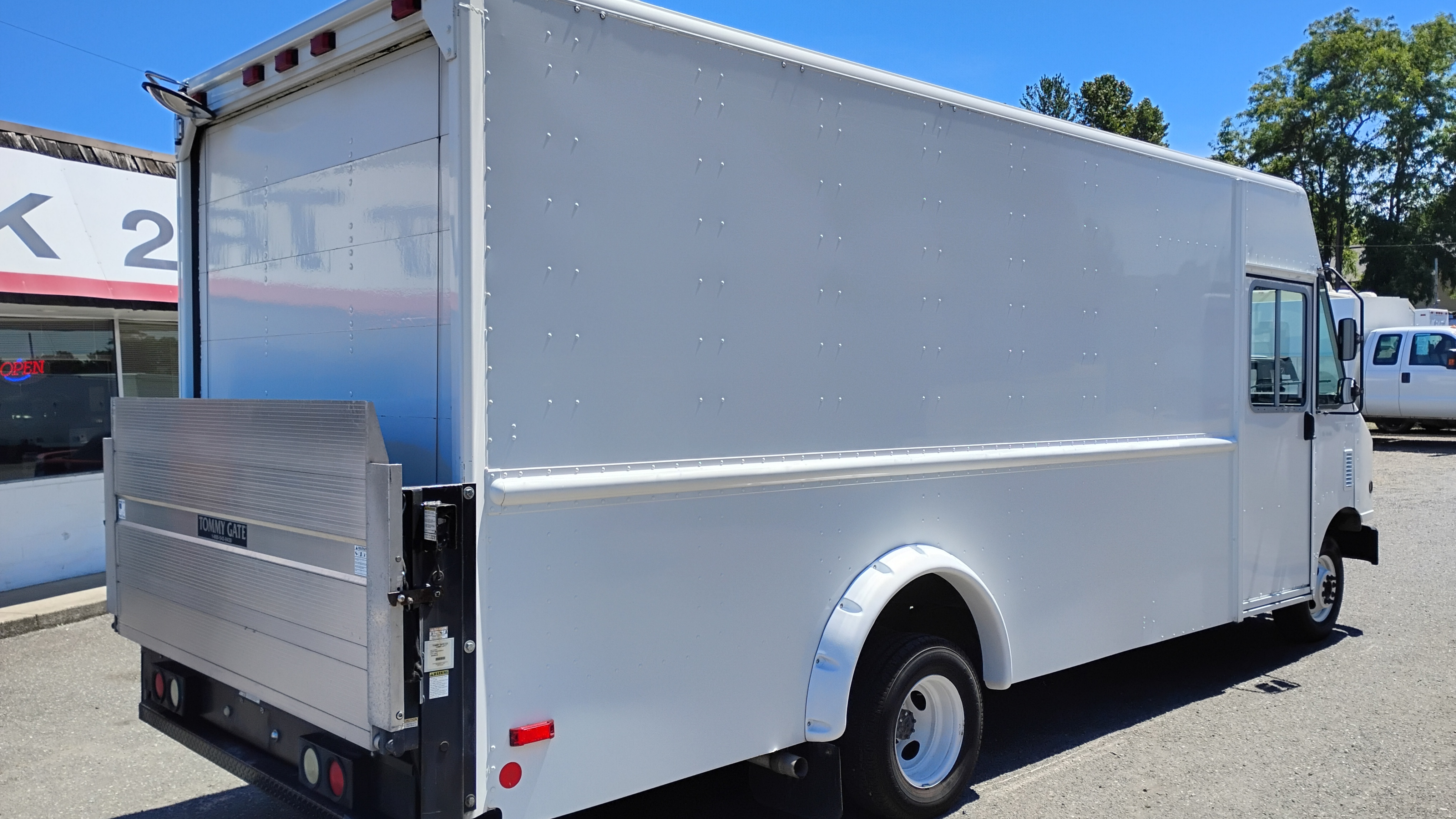2012 FORD E450 in Kent, WA