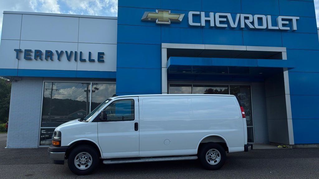 2025 CHEVROLET Express 2500 in Terryville, CT