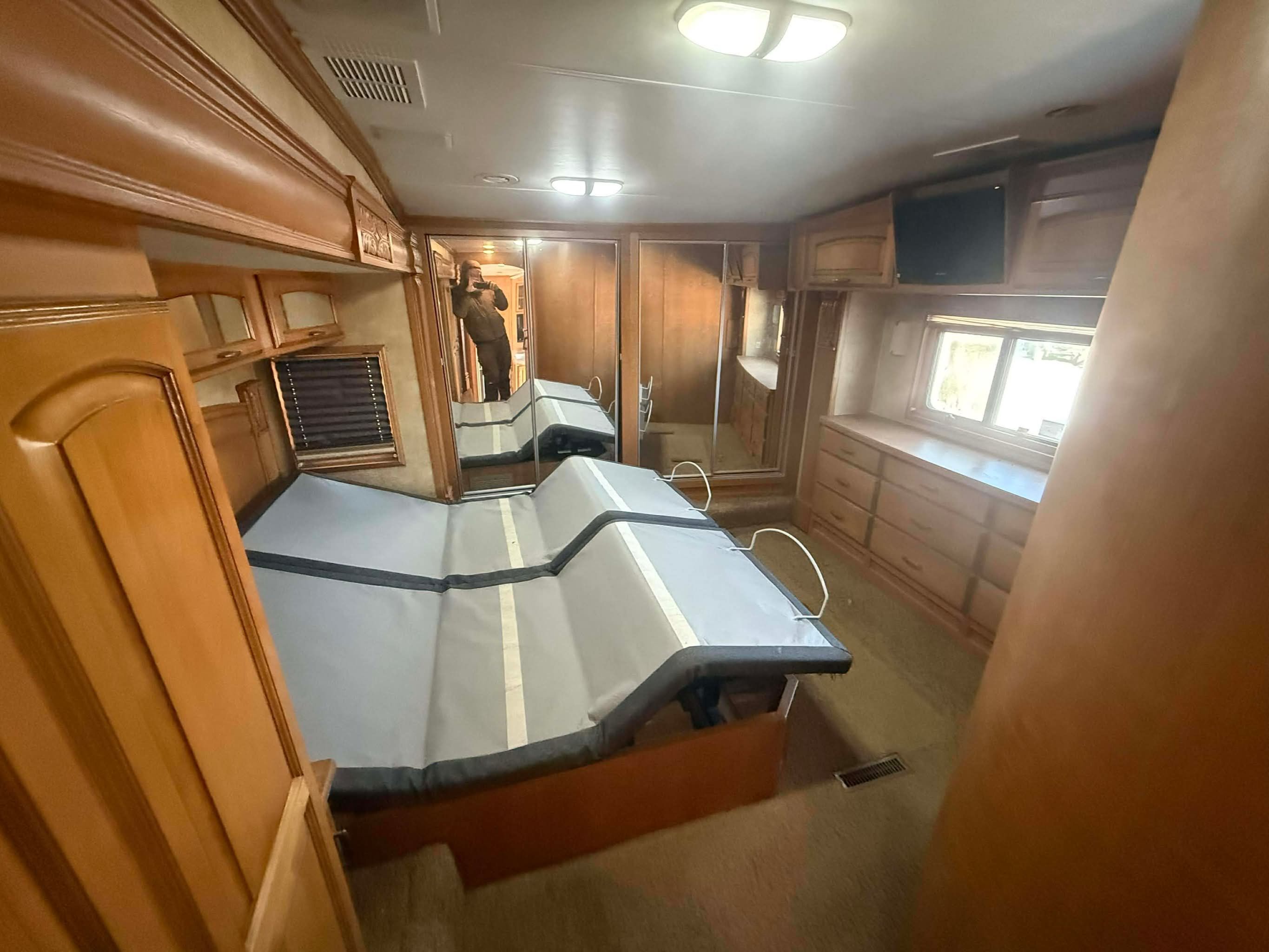 2010 DRV MOBILE SUITES 43 ATLANTA in livingston MT