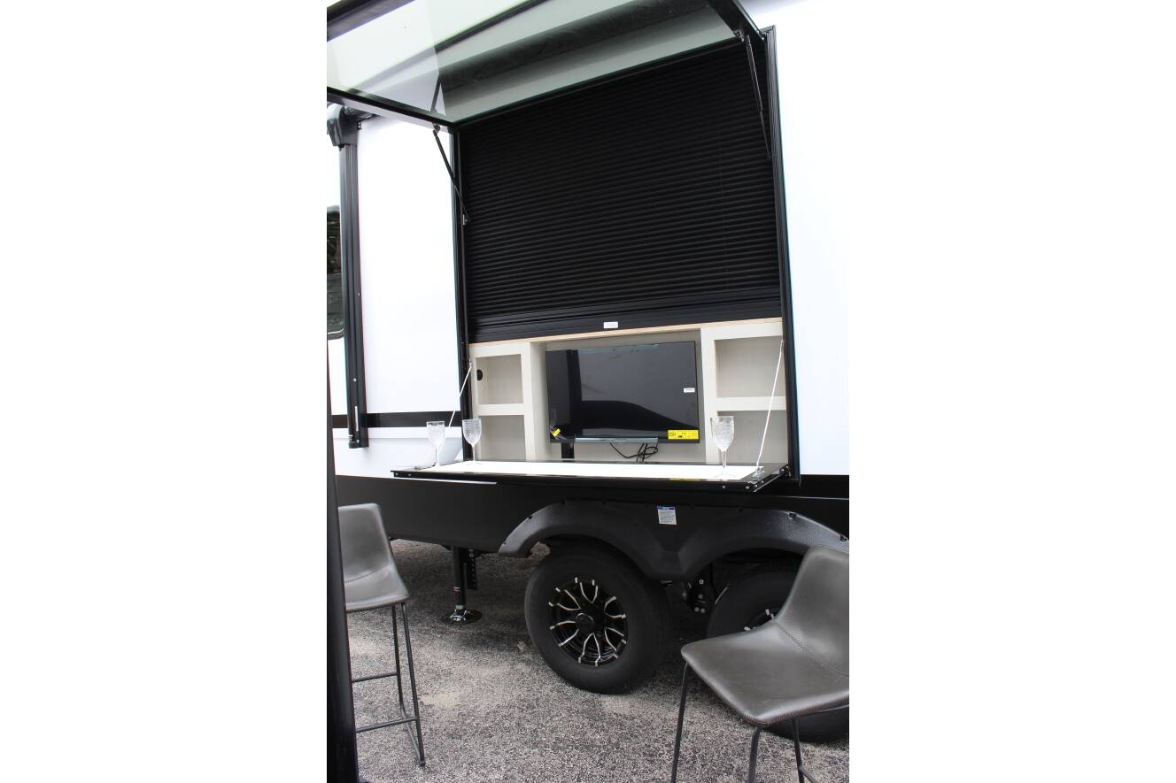 A photo of this 2027 Coachmen CHAPARRAL LITE 27BAR