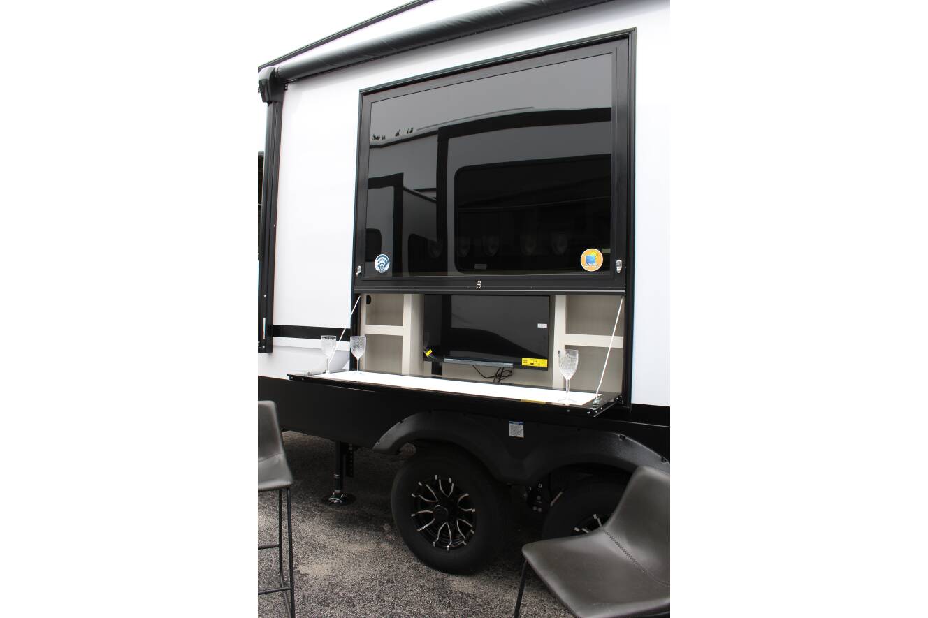 A photo of this 2027 Coachmen CHAPARRAL LITE 27BAR