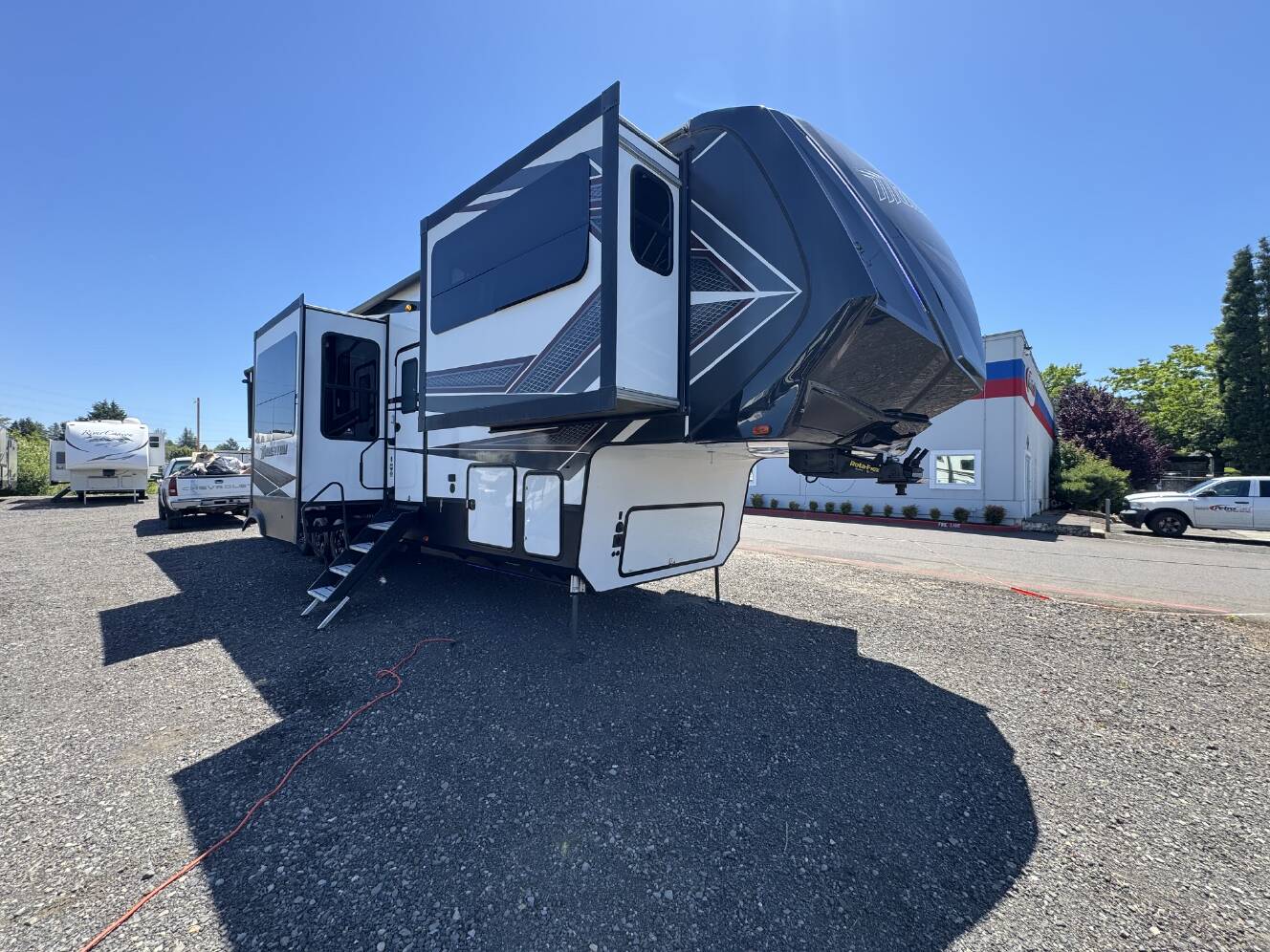 A photo of this 2018 Grand Design MOMENTUM 376TH