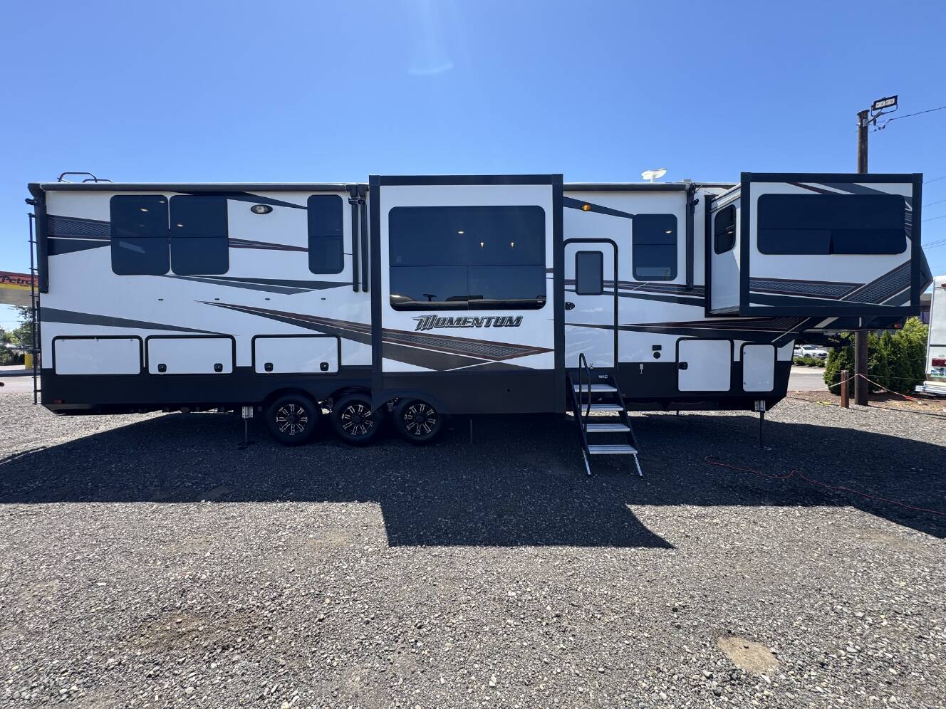 A photo of this 2018 Grand Design MOMENTUM 376TH