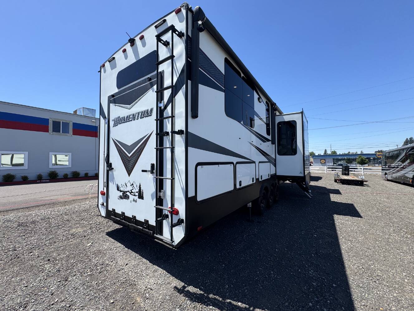 A photo of this 2018 Grand Design MOMENTUM 376TH