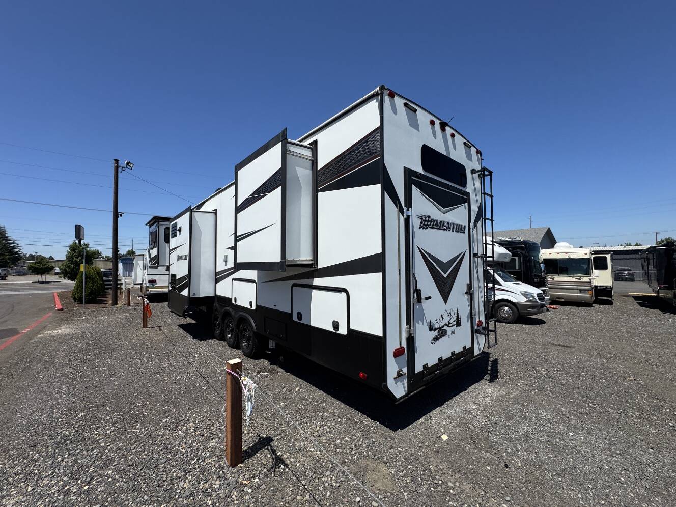 A photo of this 2018 Grand Design MOMENTUM 376TH