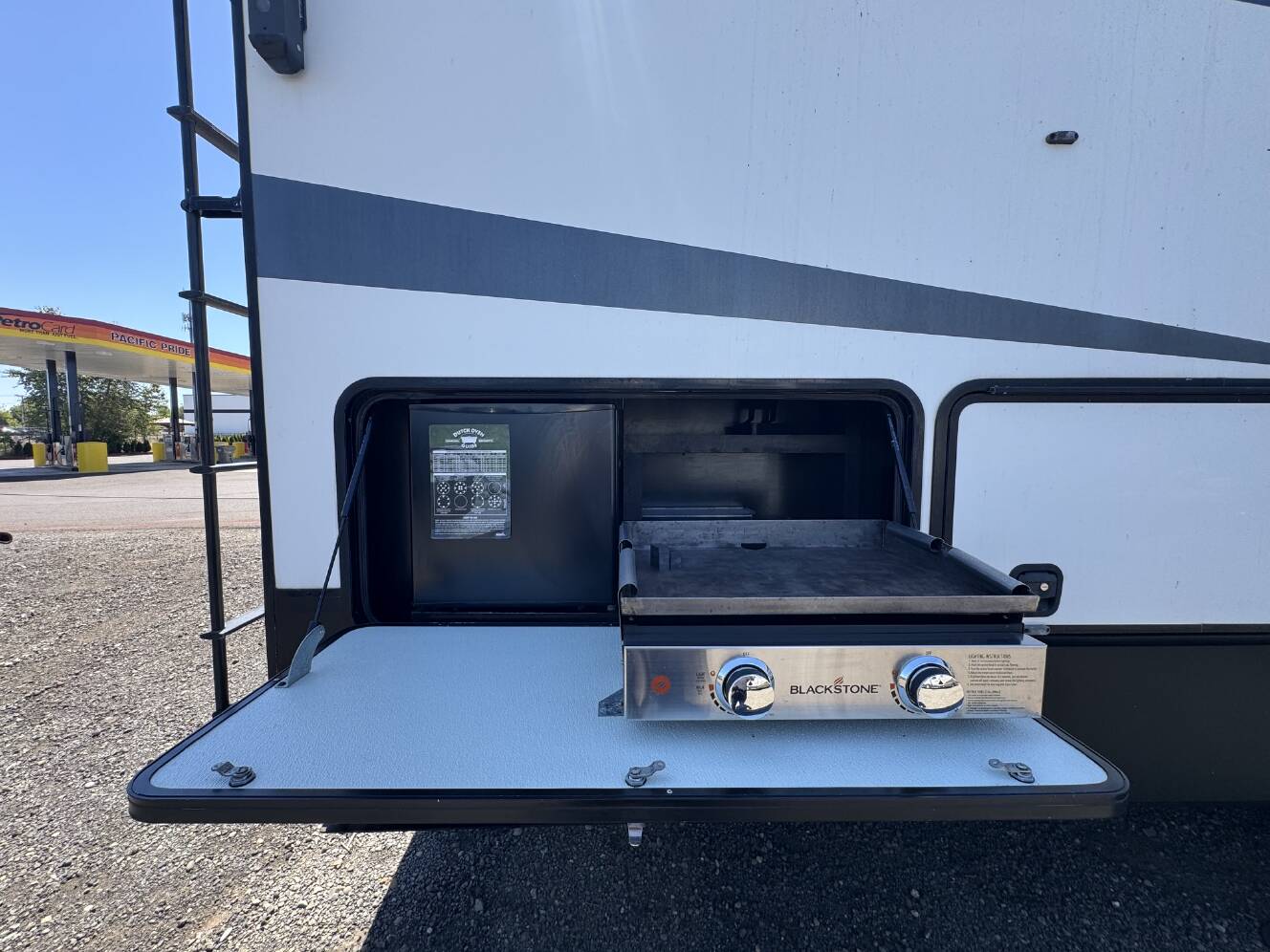 A photo of this 2018 Grand Design MOMENTUM 376TH