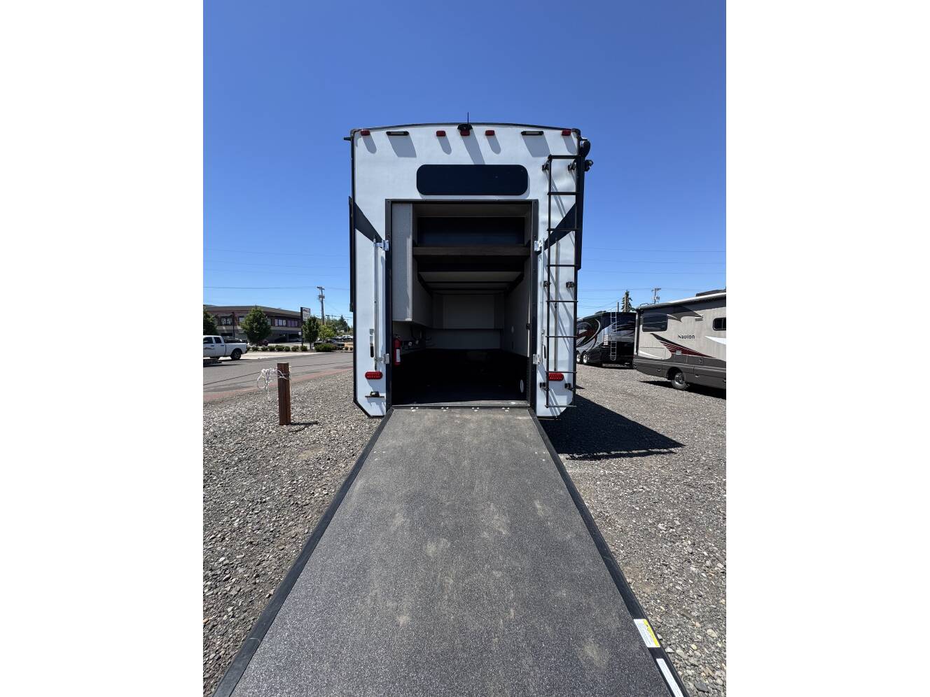 A photo of this 2018 Grand Design MOMENTUM 376TH