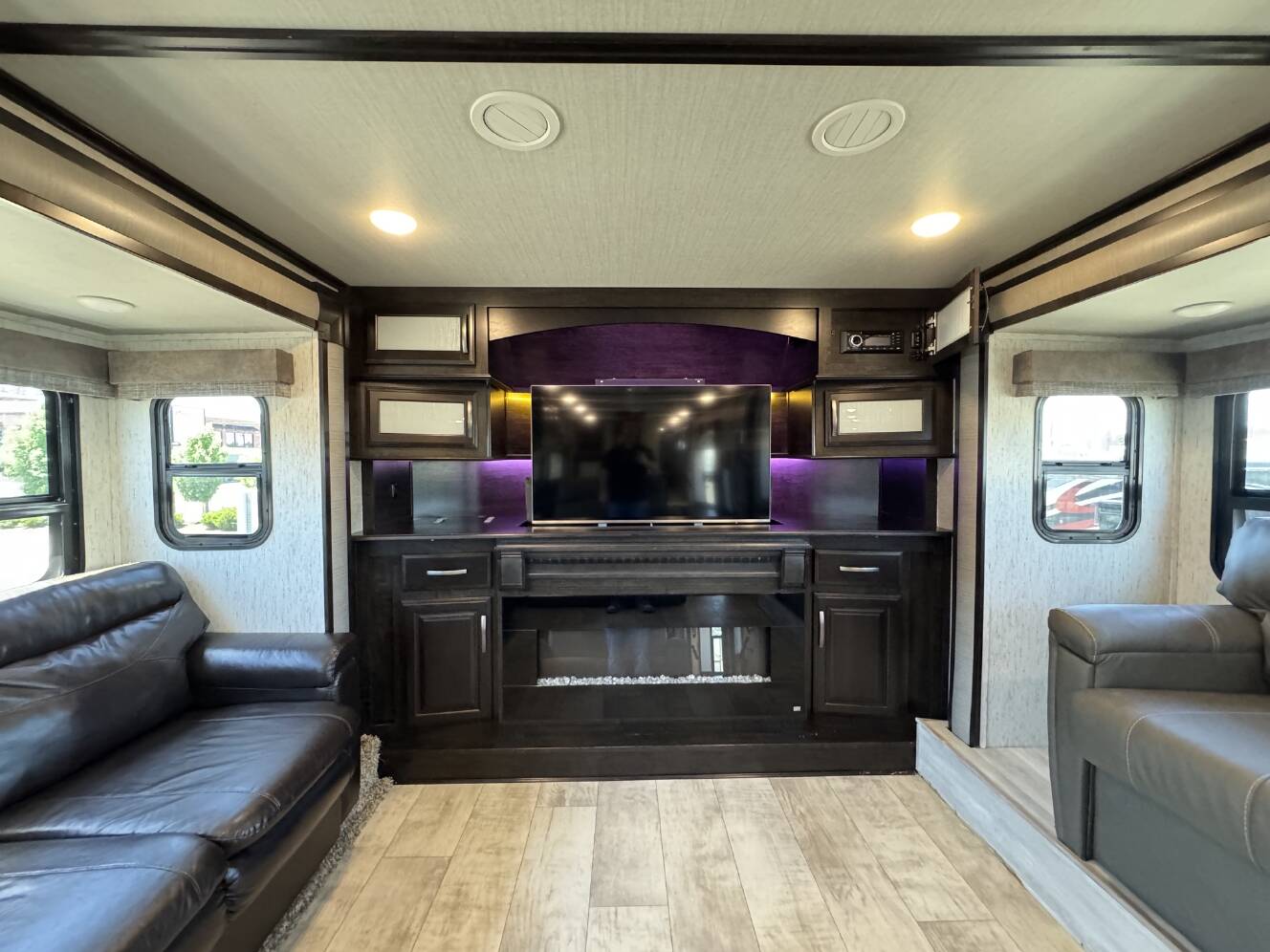A photo of this 2018 Grand Design MOMENTUM 376TH