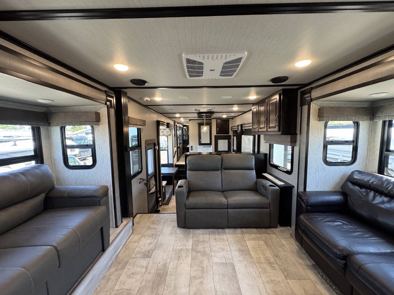 A photo of this 2018 Grand Design MOMENTUM 376TH