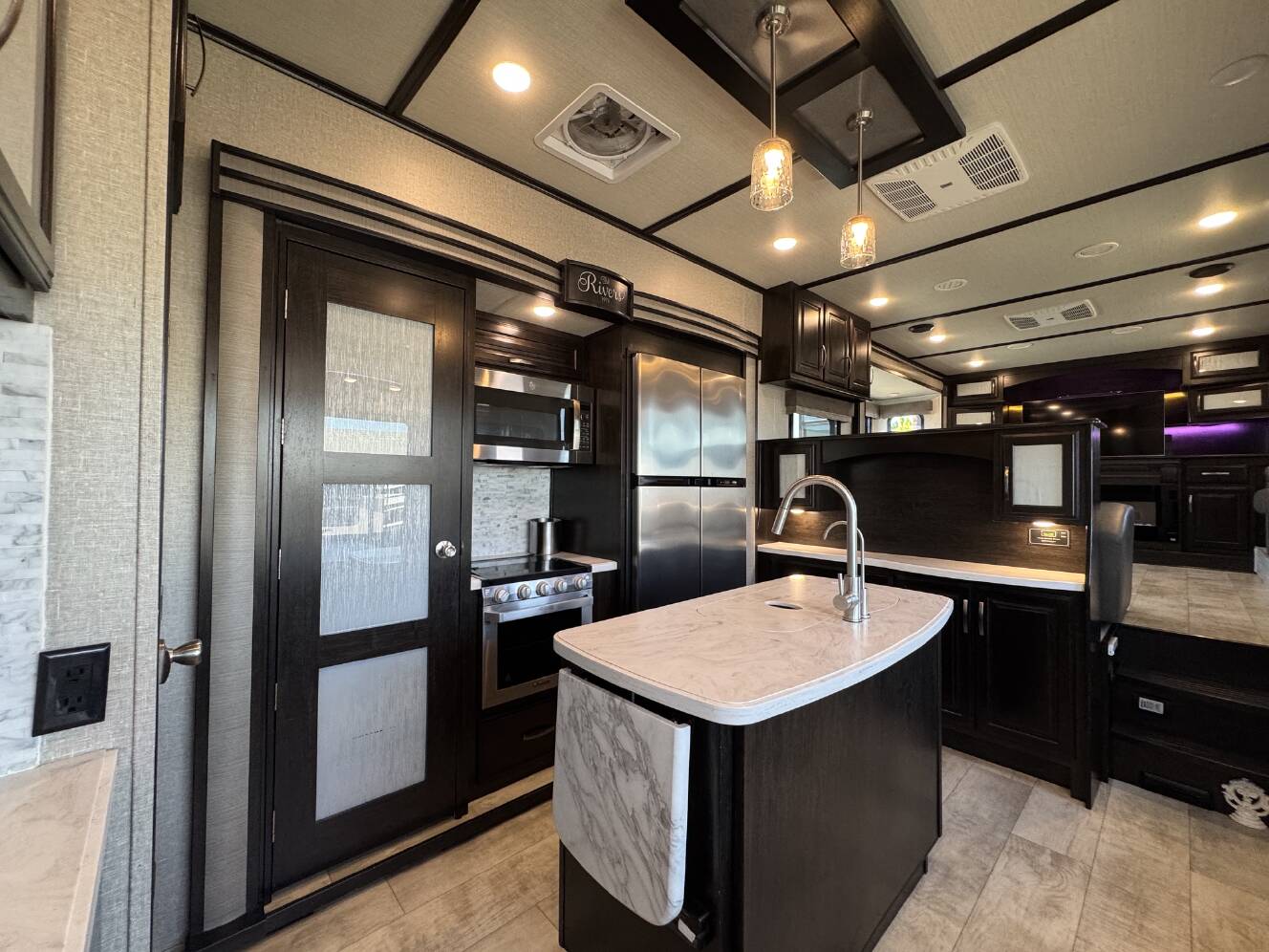 A photo of this 2018 Grand Design MOMENTUM 376TH