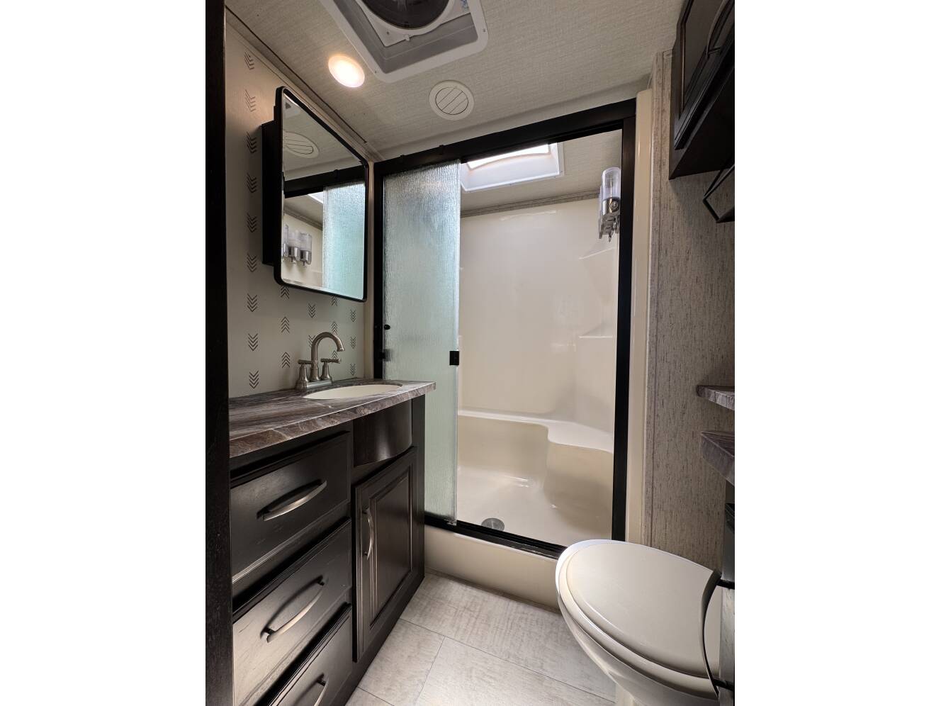 A photo of this 2018 Grand Design MOMENTUM 376TH