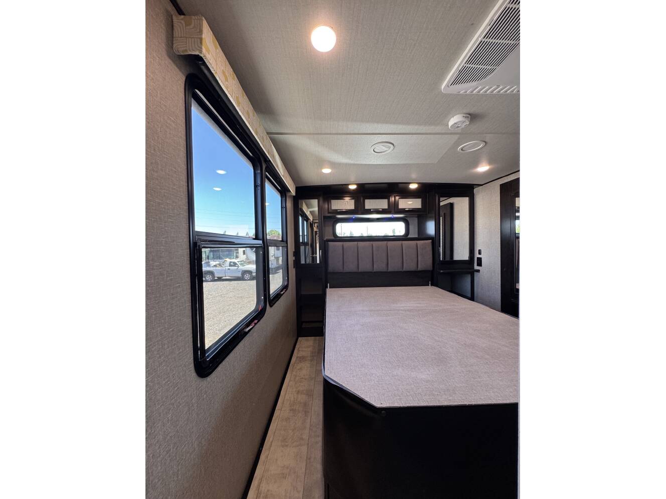 A photo of this 2018 Grand Design MOMENTUM 376TH