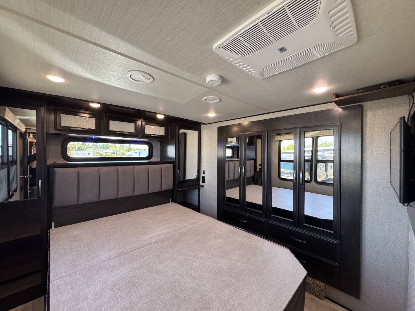A photo of this 2018 Grand Design MOMENTUM 376TH