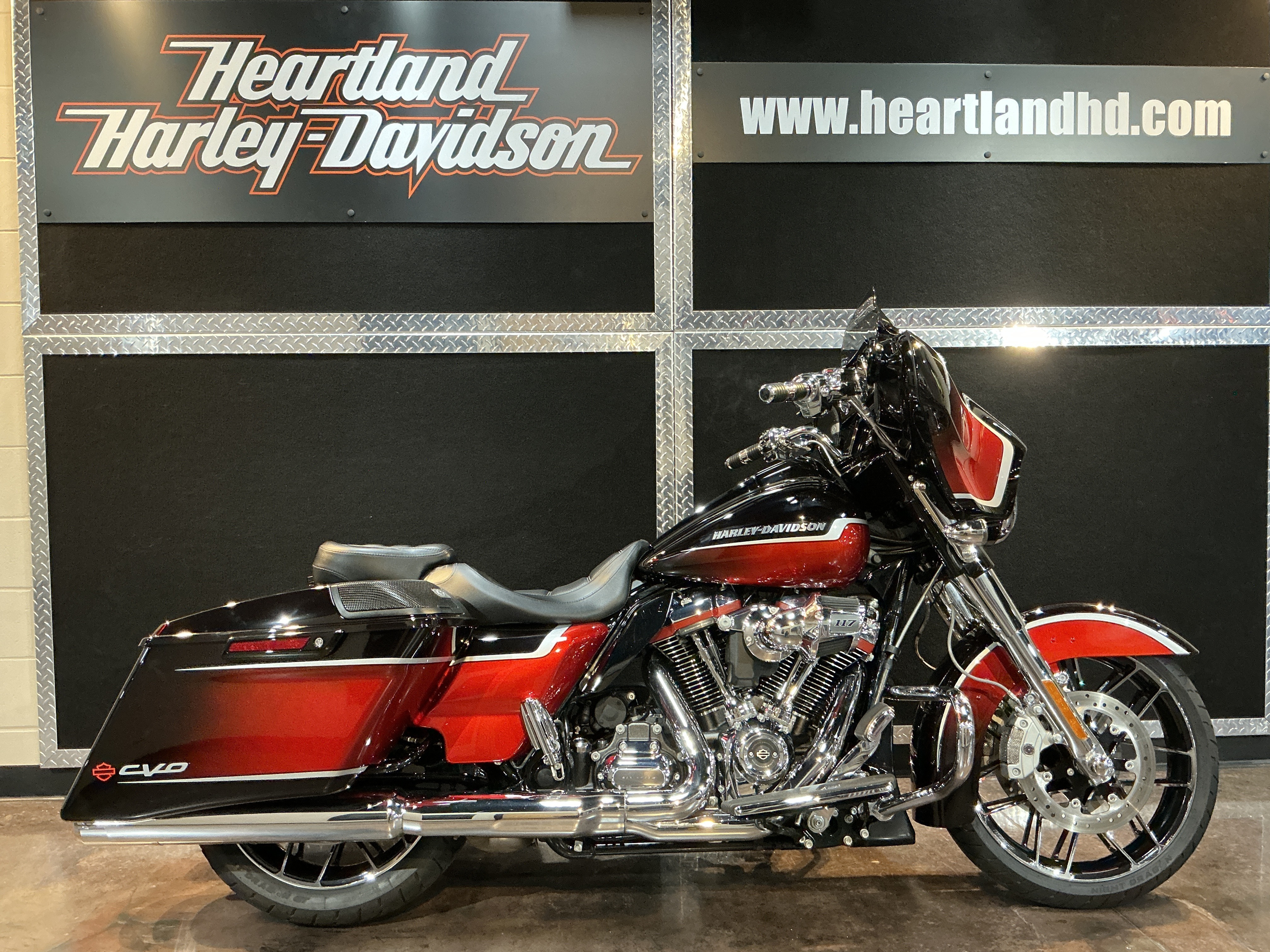 2021 Harley-Davidson CVO™ Street Glide® CVO in Burlington, IA