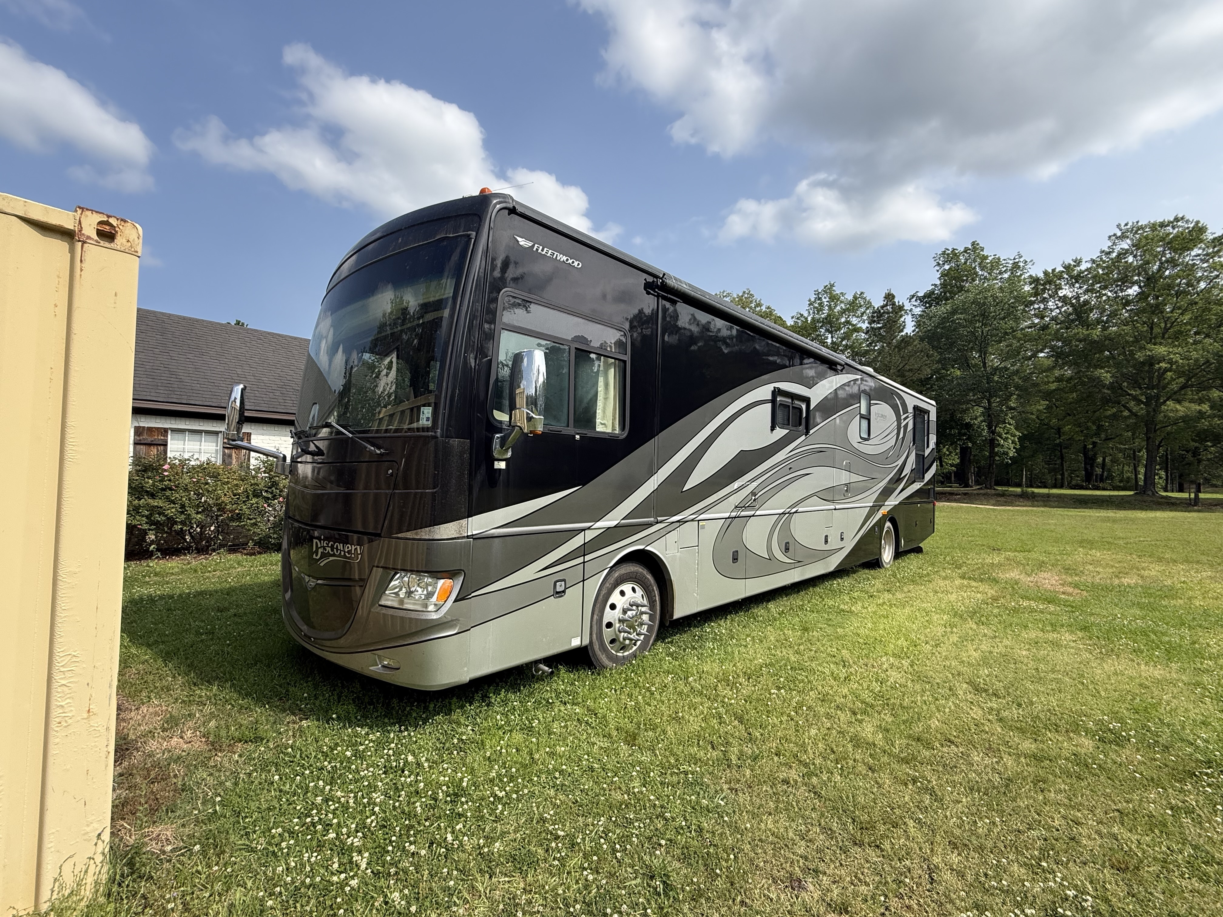 2010 Fleetwood DISCOVERY 40G in florence MS