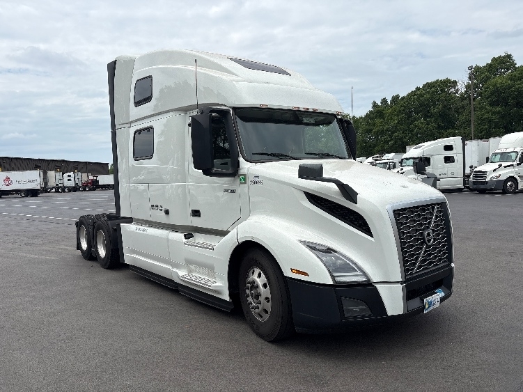 2024 VOLVO VNL64860 in Greensboro, NC