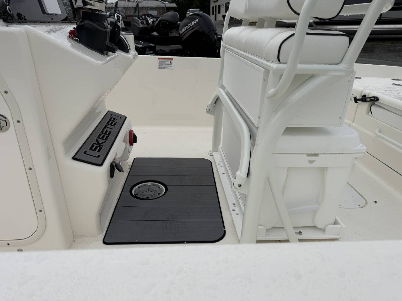 A photo of this 2026 Skeeter SX Series SX2350