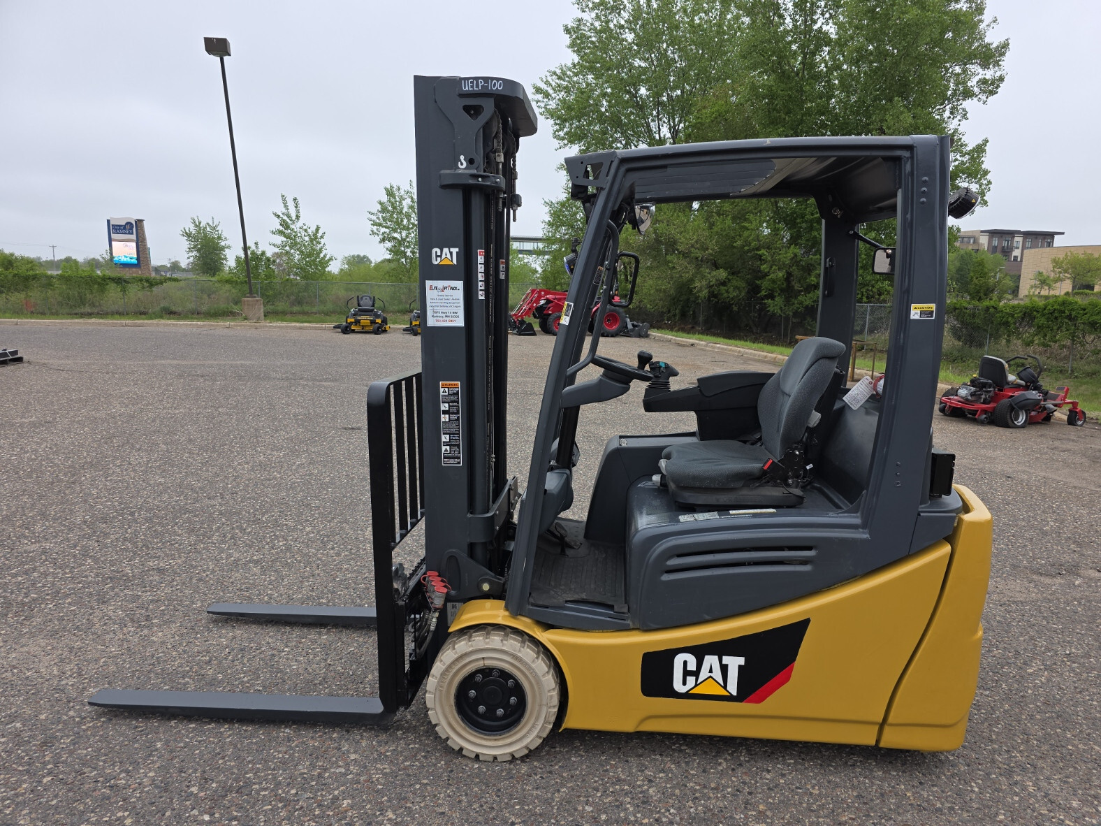 2022 CAT Lift Trucks 2ET4000 in Anoka, MN