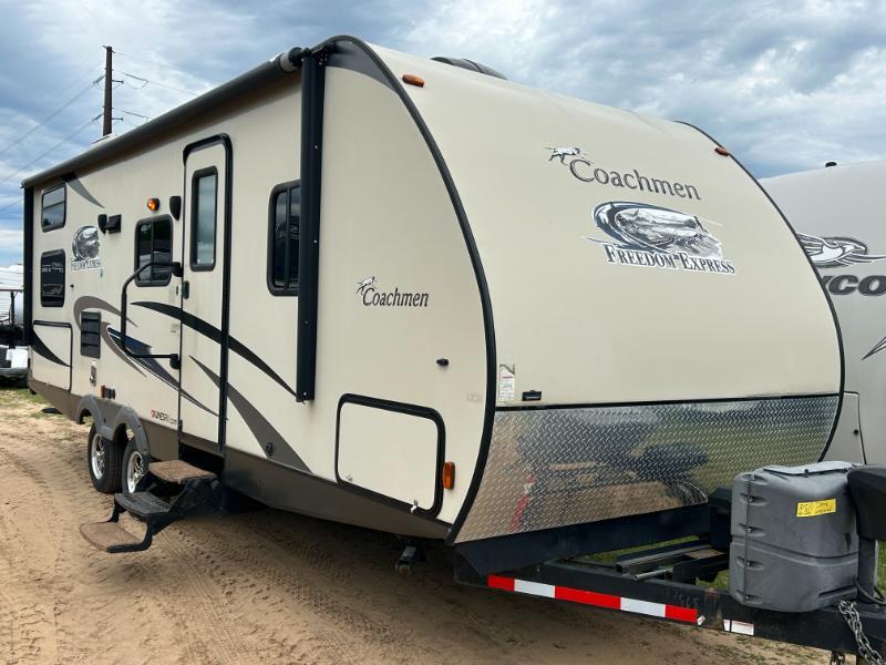 2015 Coachmen Freedom Express Ultra Lite 257BHS in baraboo WI
