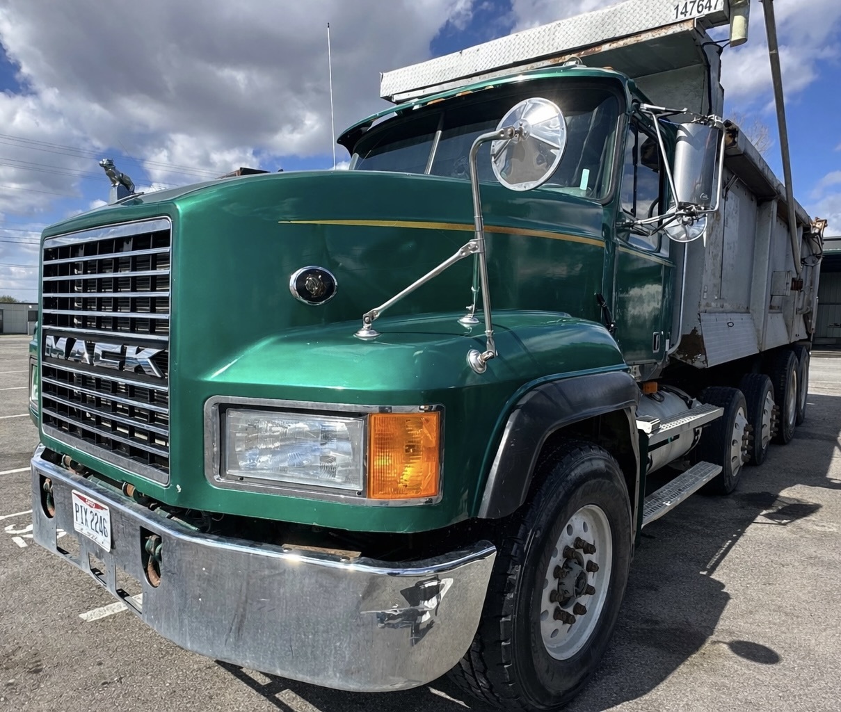 1999 MACK CL713 in Prairieville, OH
