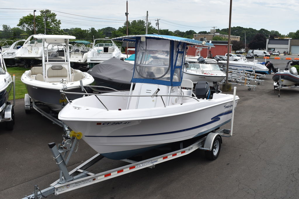 2002 Pro Line 20 Sport center console in east haven CT