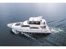 4 Versatile Flybridge Boats Under 40 Feet image
