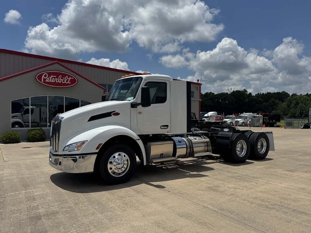 2027 PETERBILT 579 in Van Buren, AR