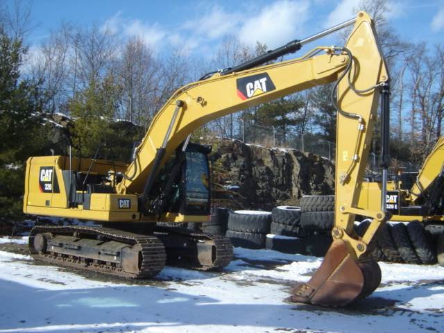 2018 Caterpillar 320 in Wayne, MI
