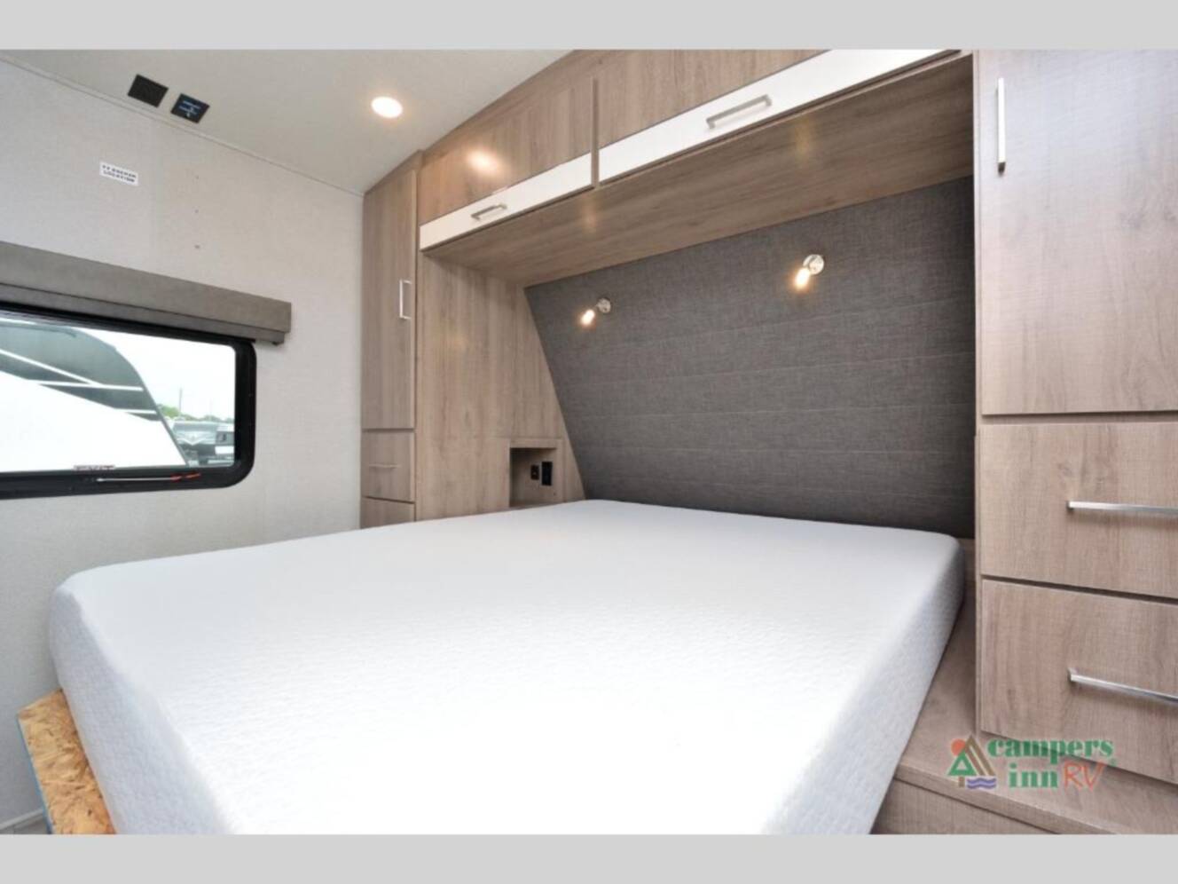 A photo of this 2022 Grand Design Imagine 3250BH
