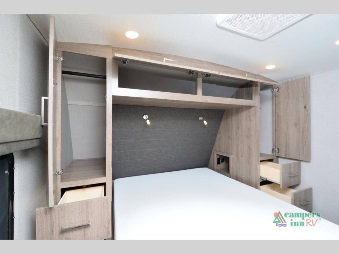 A photo of this 2022 Grand Design Imagine 3250BH