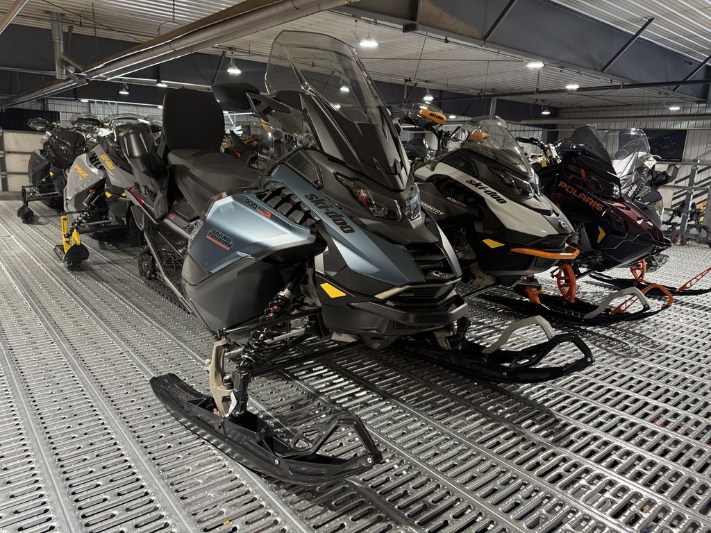 2026 Ski-Doo Grand Touring LE with Platinum Package 900 ACE Turbo 900 ACE 137 in rochester MN