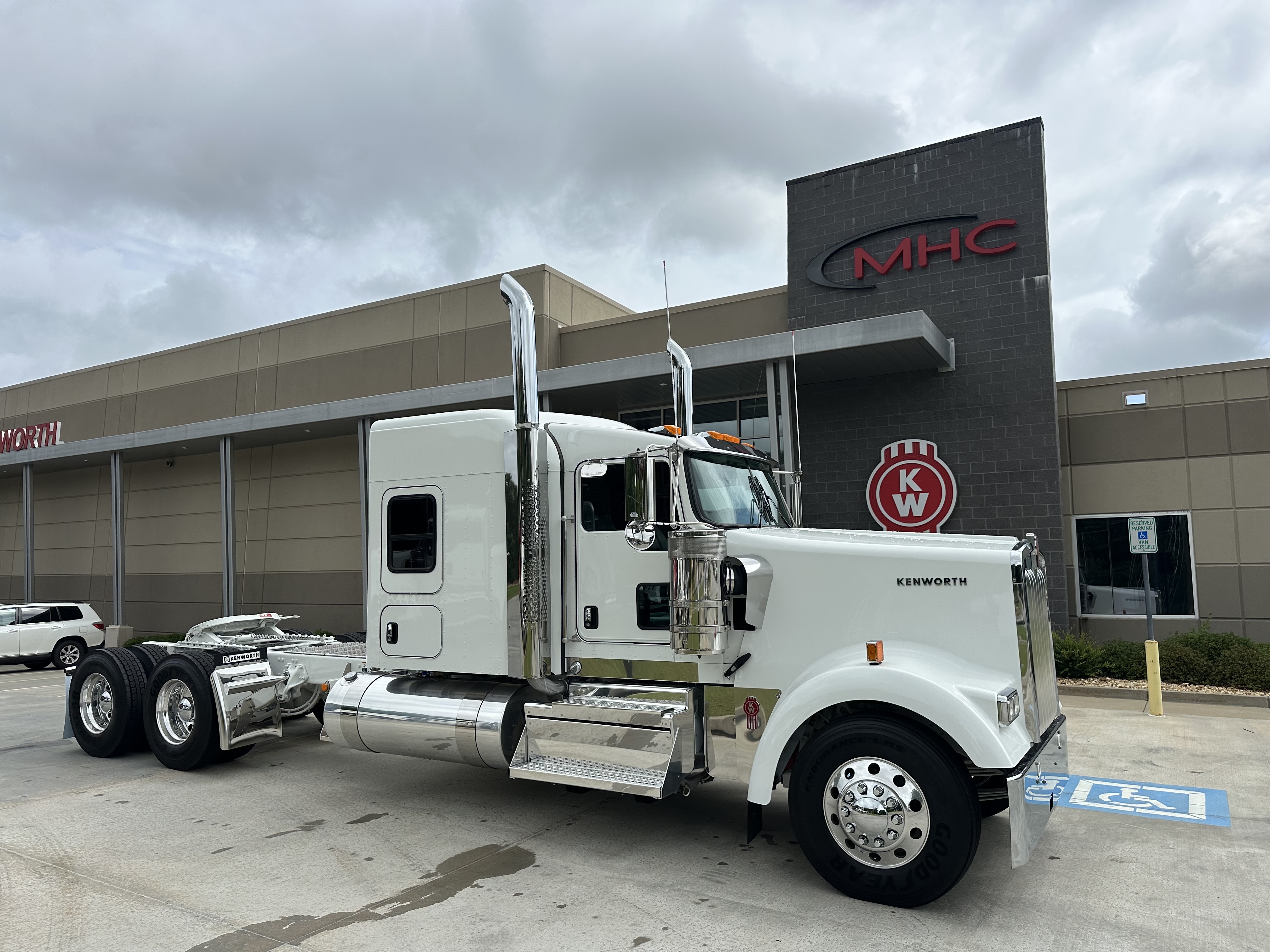 2027 KENWORTH W900L in Mcdonough, GA